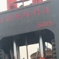 準(zhǔn)新機(jī)500噸龍門(mén)剪，刀口1.6你7米料箱帶蓋子