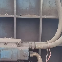 300噸立式打包機，1.5*80，兩臺24電機，帶油低價出售